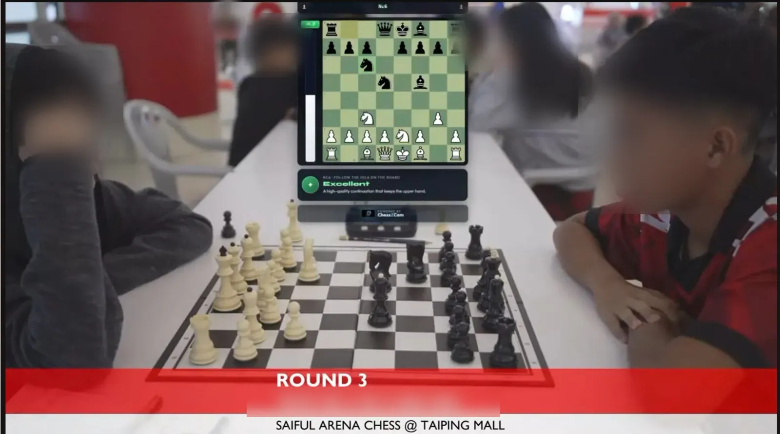 Live broadcast at Taiping Mall with the ChessZCam board, eval bar and an Excellent verdict