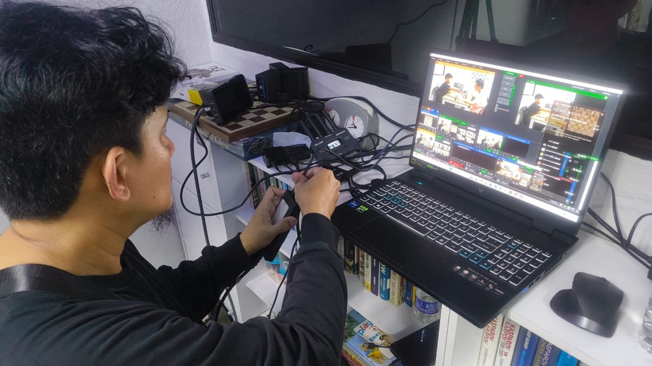 Actual ChessZCam production workflow being managed in vMix on a laptop